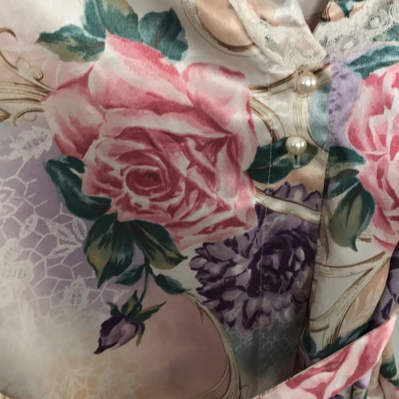 CALIFORNIA DYNASTY SILKY SOFT ROBE SIZE L FLORAL ROSES POCKET ON SIDE GREAT COND - Picture 4 of 8